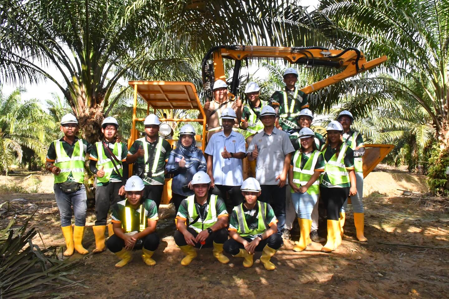 Lawatan Naziran ke atas pelatih Projek Rintis Harvesting Specialist ...